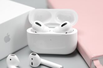 shallow focus photo of Apple AirPods