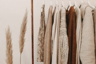 hanged top on brown and white clothes horse